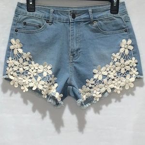 Ellison Light Blue Denim Shorts w/Floral Appliqué (Size Small)
